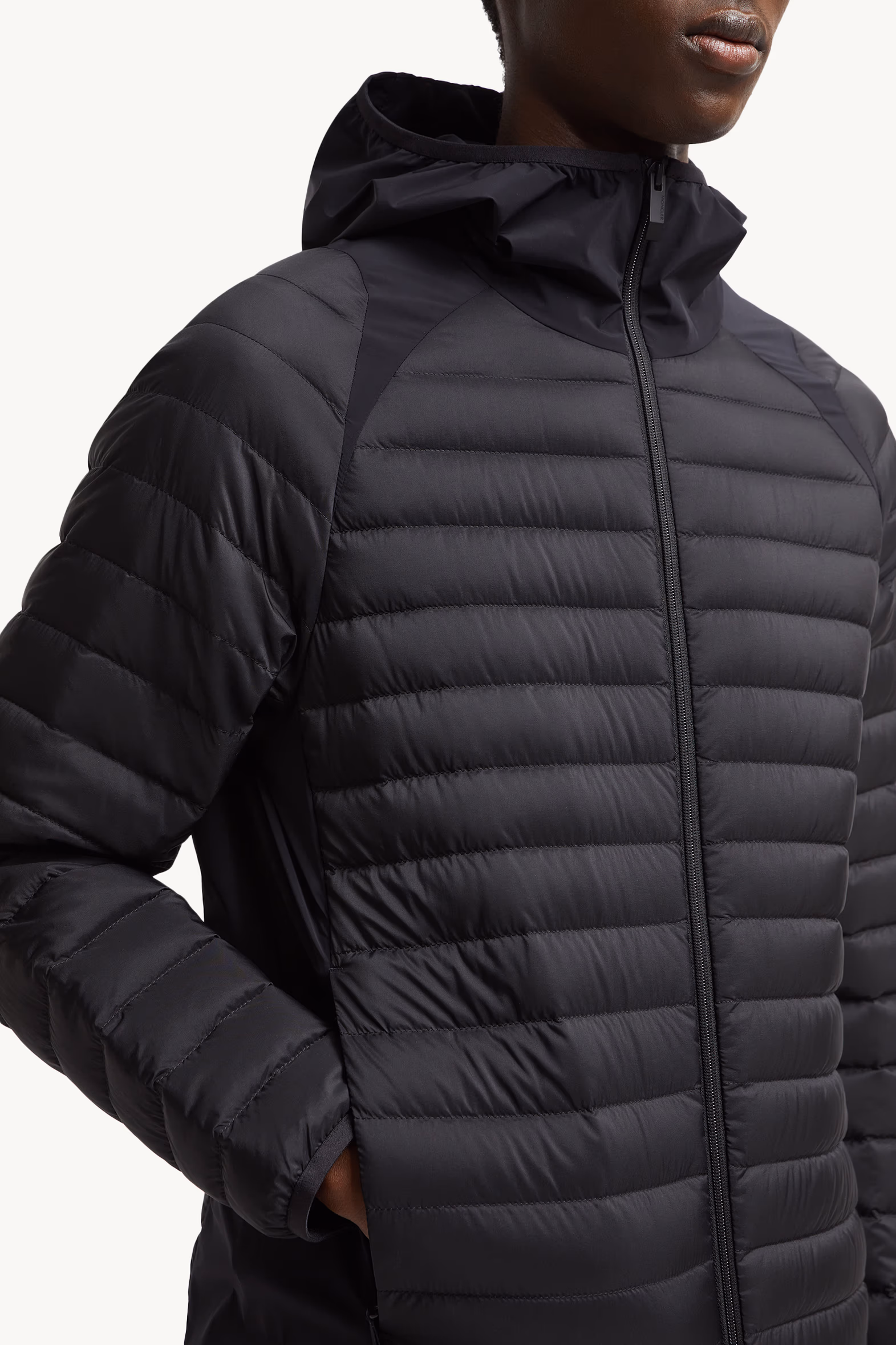 Plumífero corto con capucha Galbert Hombre Negro Moncler 6